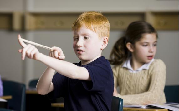 多动症孩子怎么办法让他安静,多动症儿童如何快速冷静