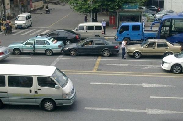 前车溜车有必要报警吗,前方溜车