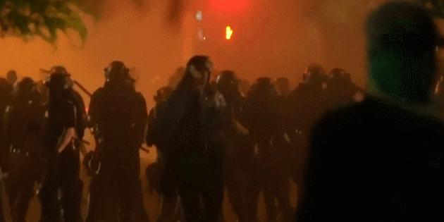 这个周末,美国在大*乱动**边缘,更惨烈结果还在后面