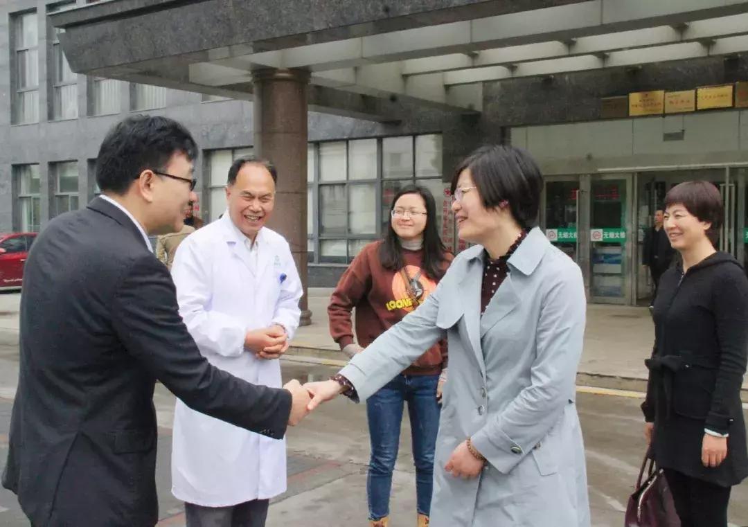 顾鼎武欢迎医护人员到鼎武医院施展才华