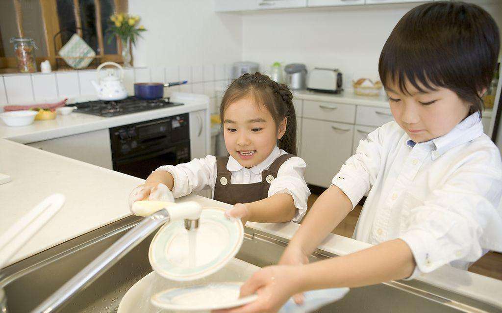 父母如何培养孩子独立思考能力,高情商父母让孩子自主又自律