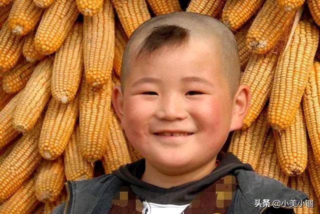 大雪天父亲不让爷爷进门，儿子提了个问题，父亲直冒冷汗