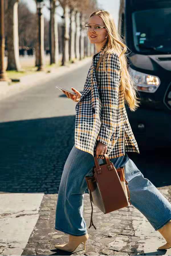 秋冬气质风衣西装搭配什么裤子,小西装vs长风衣到底怎么穿才时髦