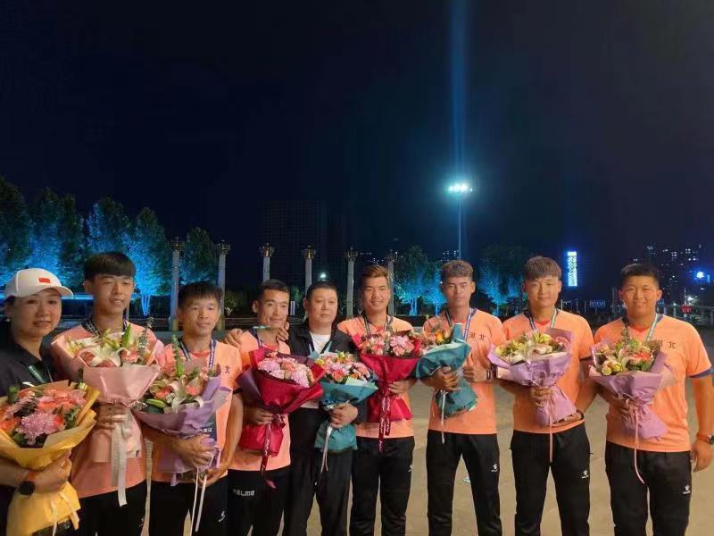 河北保定：市聋人足球队载誉归来