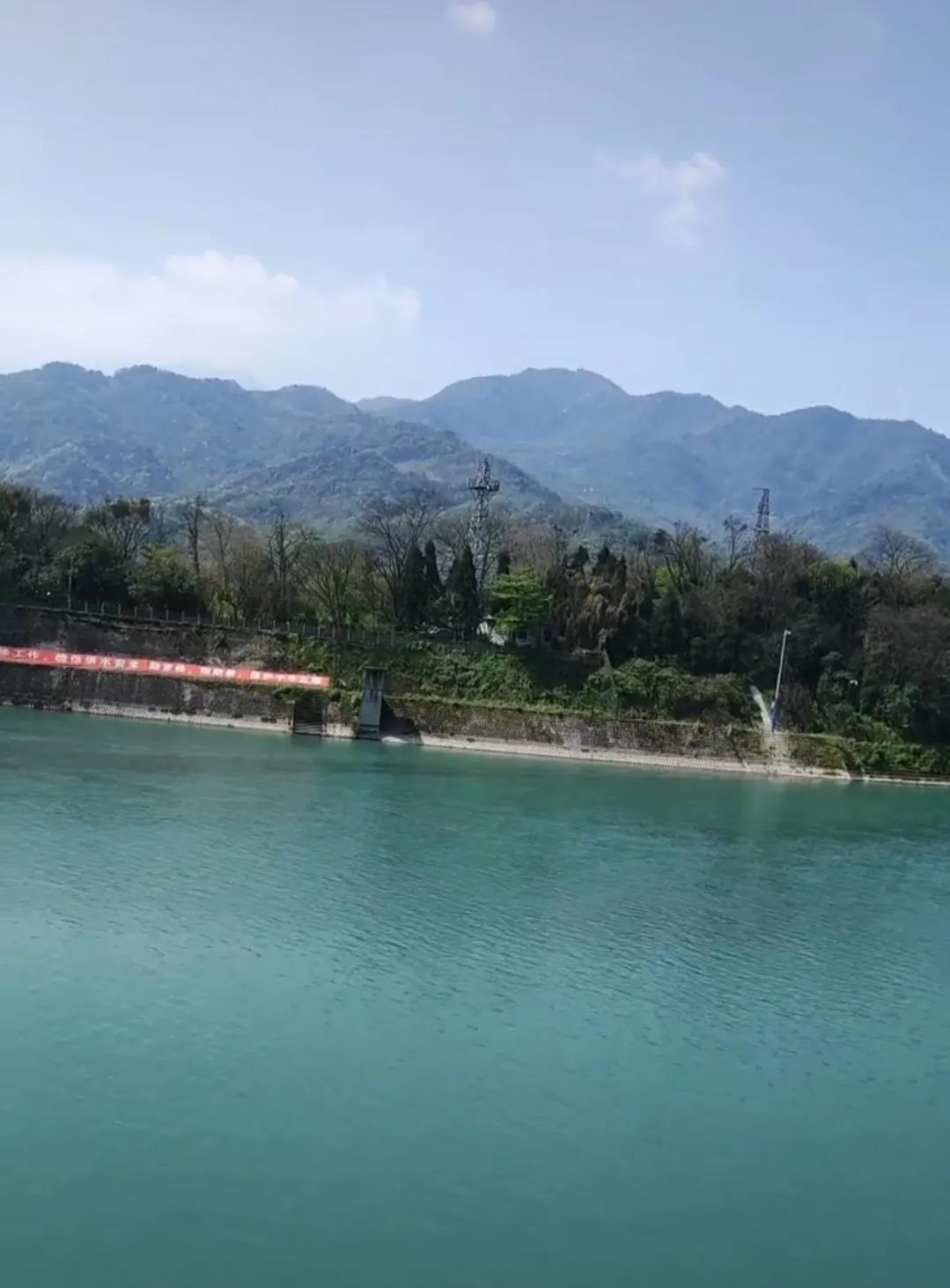 乐山和都江堰哪个地方居住环境好,都江堰居住环境