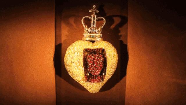 机关重重的珠宝里，除了爱情，还有毒药和刺杀