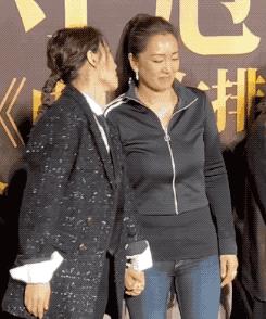 休夫复出，44岁爆红，宝藏姐姐中年叛逆记