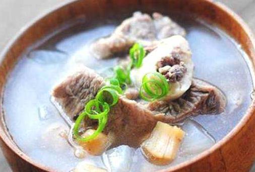 在家炖的羊汤为啥不白,自己在家骨头汤怎么炖奶白