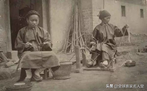 客家风格的衣服,外国人喜欢古代的服装