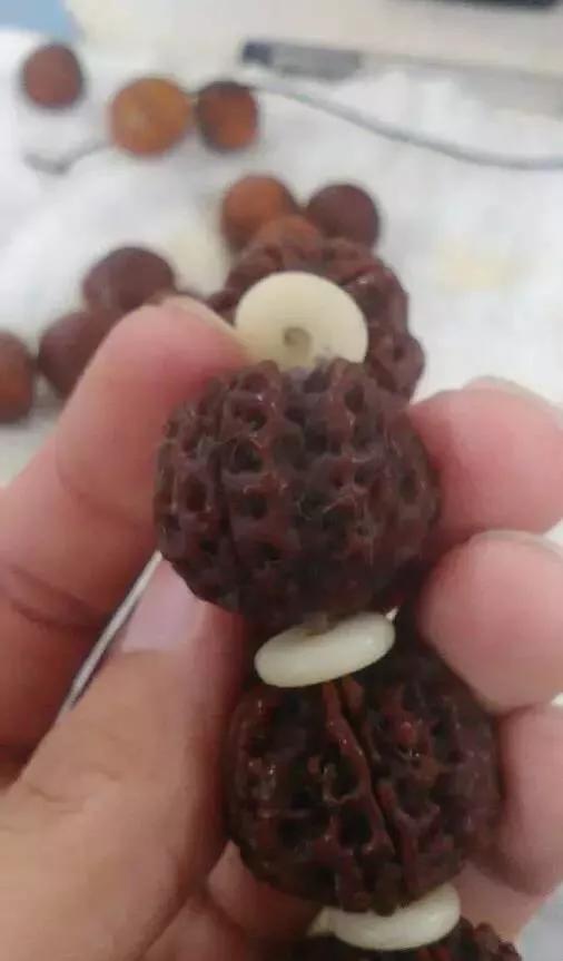 手串发霉了还能戴么,手串发霉可不可以用酒精消毒