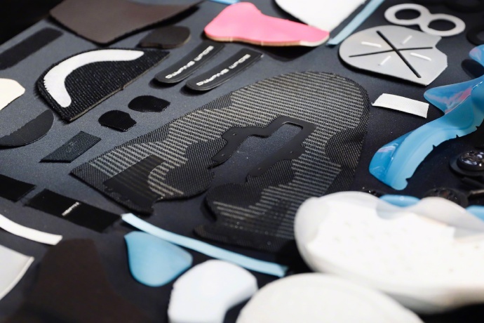 韦德之道九低帮是全掌碳板吗,韦德之道8是高配全掌䨻吗