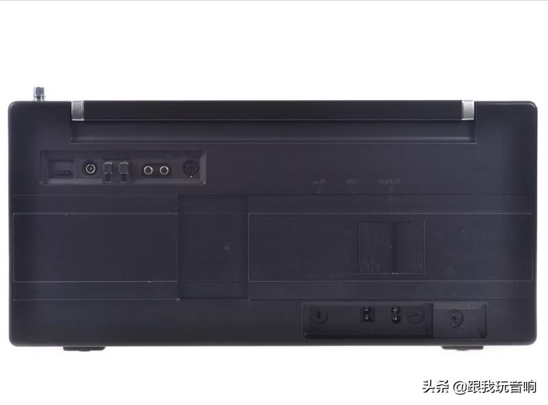 这是一款80年代根德公司推出的Satellit600多波段便携式收音机