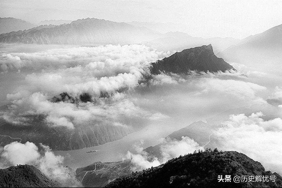 除却巫山不是云千古传诵，可老师为何不愿讲巫山的典故？
