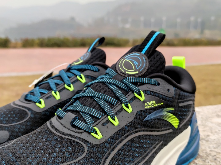 安踏咕咚联名跑鞋,安踏创1.5大数据跑鞋测评视频