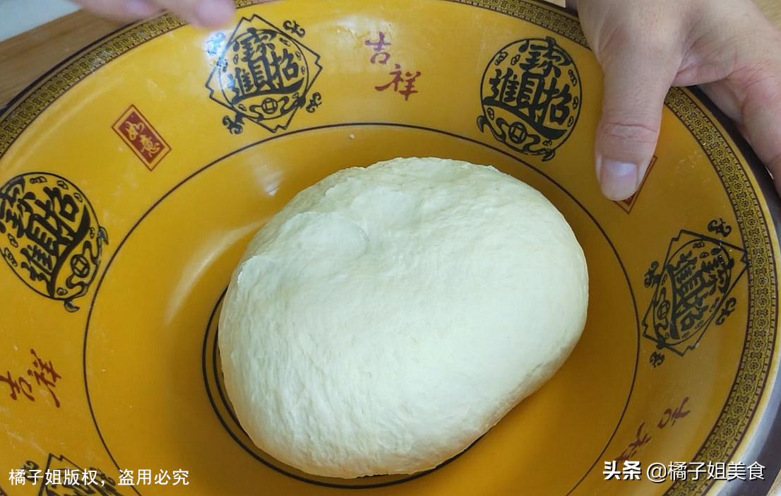 10分钟就搞定的油条做法,油条简单做法和配方的全过程