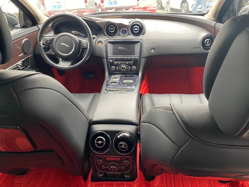 捷豹xjl为啥有的带小豹子,捷豹xj典藏版黑武士