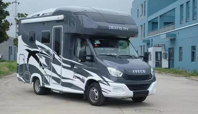 移动两室一厅“空调房”，3米3轴距配8速变速箱，带抽屉式拓展仓