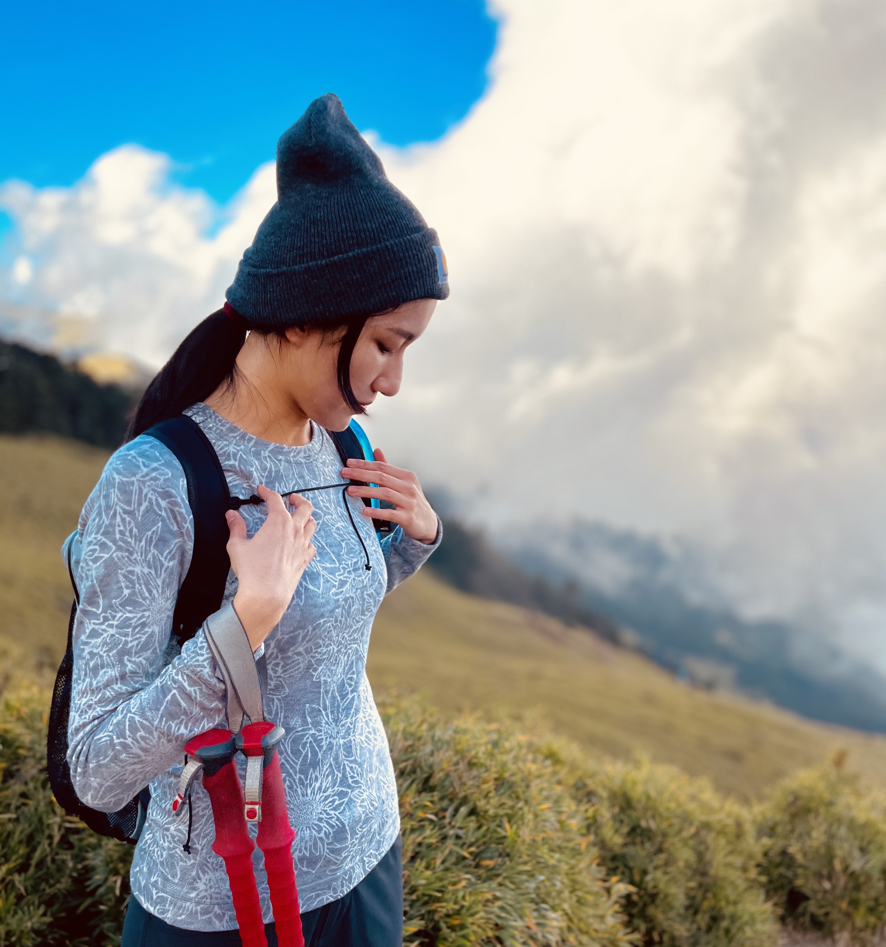 一件很旧很破的羊毛衣,不可水洗的羊毛衣