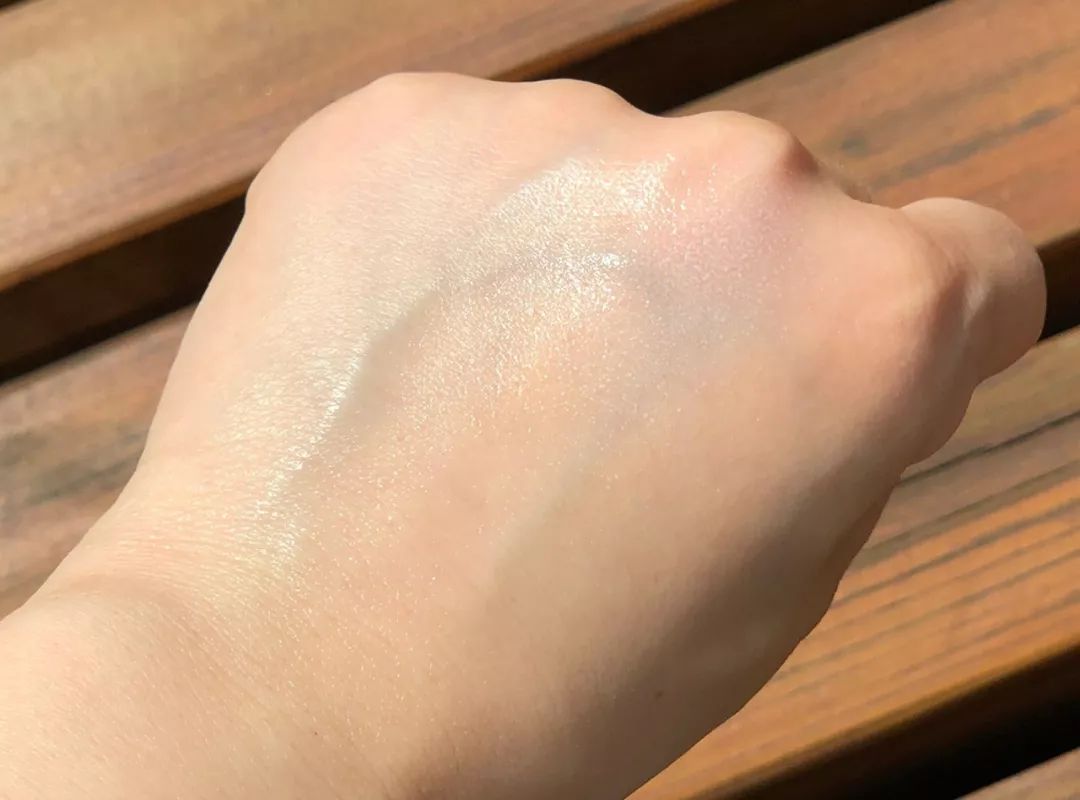 一到夏天就断货？这支水做的防晒液轻薄隐形，西班牙运动队同款！