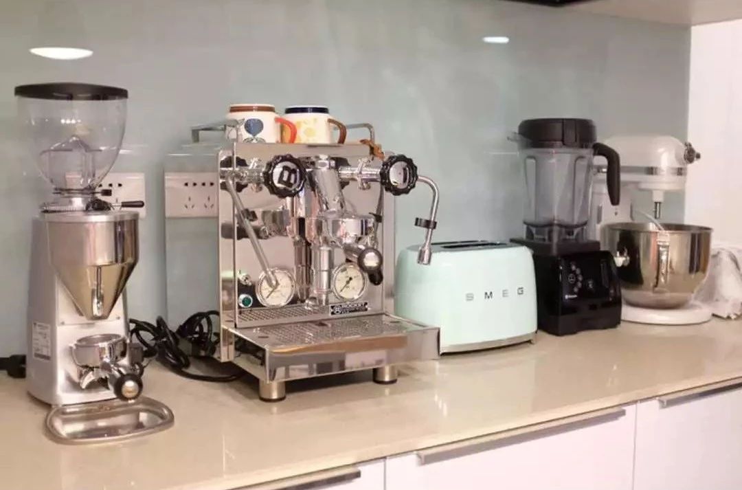 北欧简约风主卧婚房,小户型北欧风格婚房装修