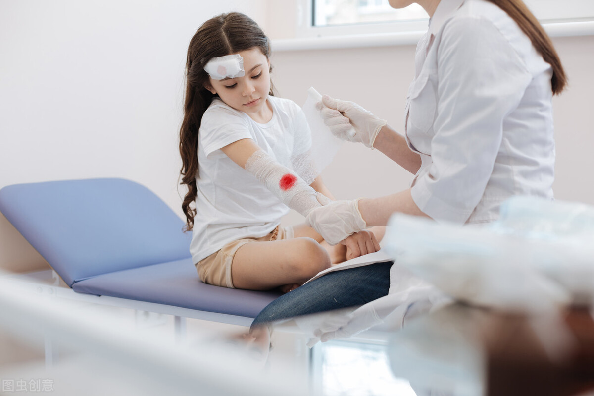 外伤止血包扎的操作流程视频,外伤出血如何清创包扎