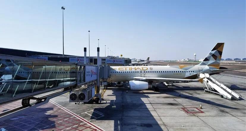 阿联酋为什么这么多土豪,你以为的阿联酋和现实中的阿联酋