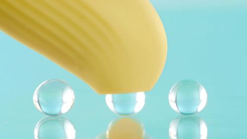 她经济时代女*用品性**掘金风口来袭枕木恋推出“鸟系列”按摩器