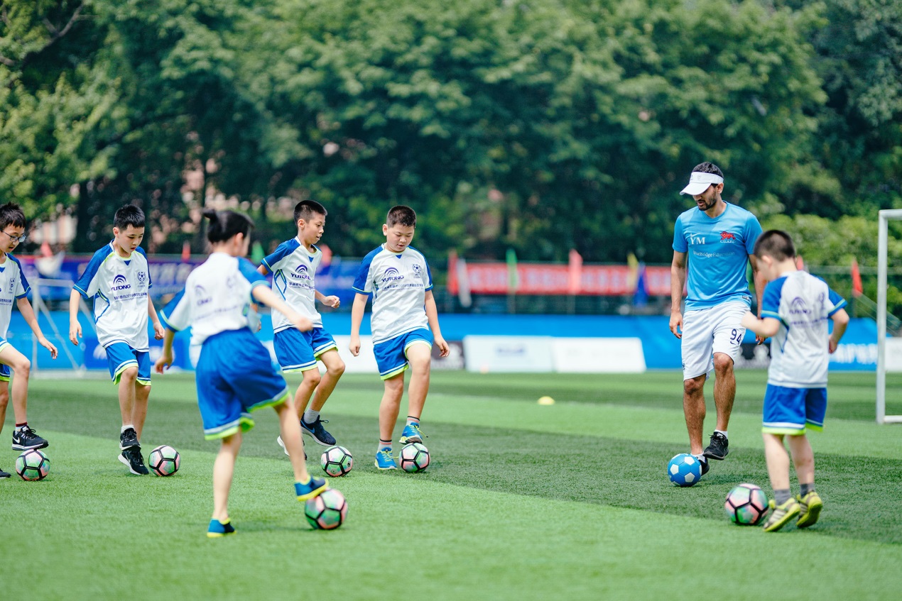 圆梦世界杯足球队,圆梦校园足球