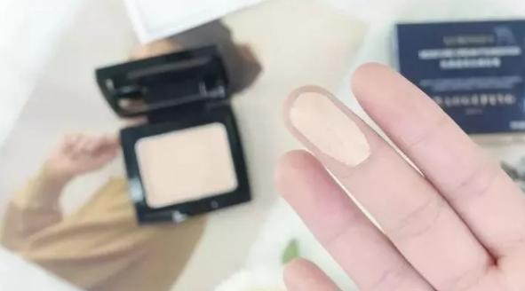 毛戈平光感柔润粉底液上妆手法 (毛戈平化妆教程怎么样)