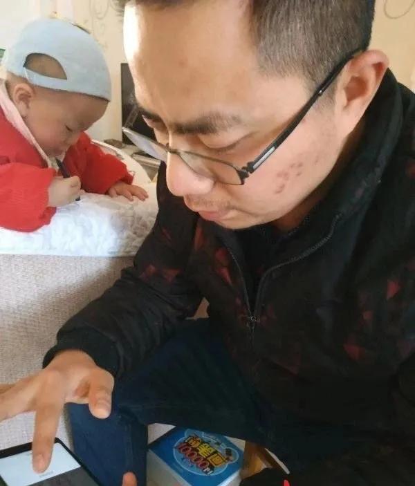 教师疫情防控克服困难坚守岗位,信阳教师疫情最新消息