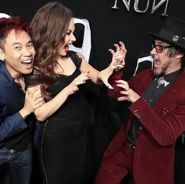 二流剧本，一流动作戏，《突袭》导演这部黑帮剧，太过瘾