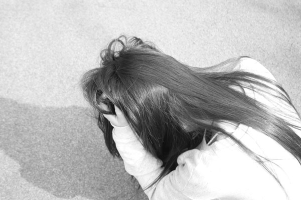 女生长胡子不好看怎么去掉,女生长小胡子的正确消除方法不刮