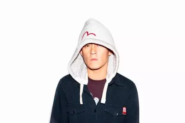 和陈冠希合作的男明星潮牌,陈冠希代言潮牌帆布鞋