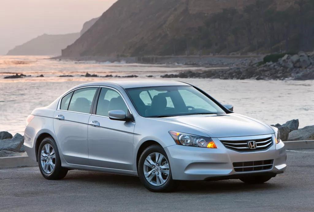 使用双摇臂的最后一代八代雅阁（CP、CU、CS、CW）