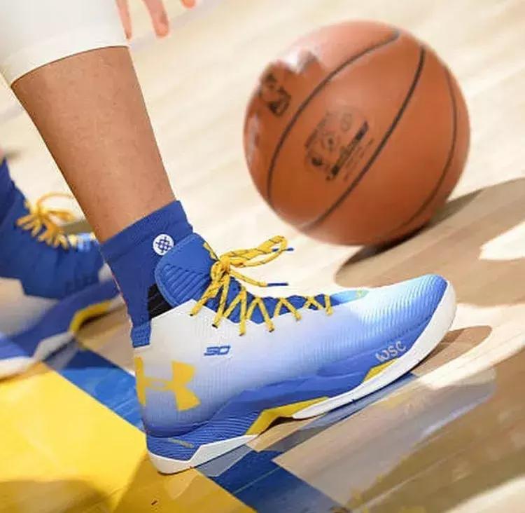 nba巨星库里最新球鞋,库里最新款签名球鞋