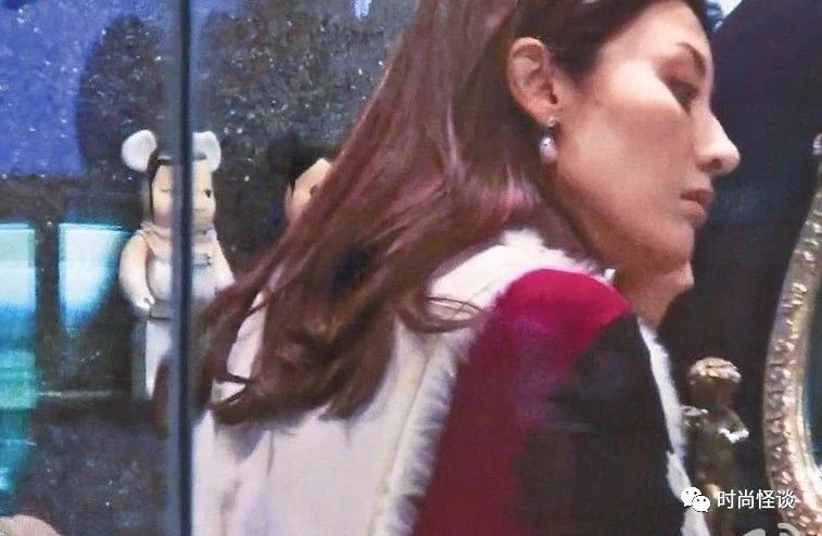 一个月两百万，还不够这位香江第一“电梯穿搭博主”置装？