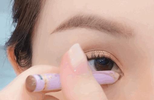 睫毛根部比较硬怎么画眼线,保姆级教程睫毛