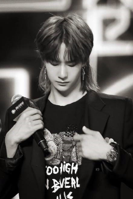 王一博解约乐华娱乐了吗,王一博新品曝光