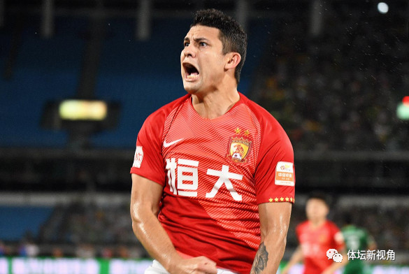 国安球迷扔矿泉水瓶视频,黄博文谢场国安球迷