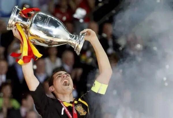 皇马永远的圣卡西伯纳乌守护神,圣地亚哥伯纳乌皇马永远的守护神