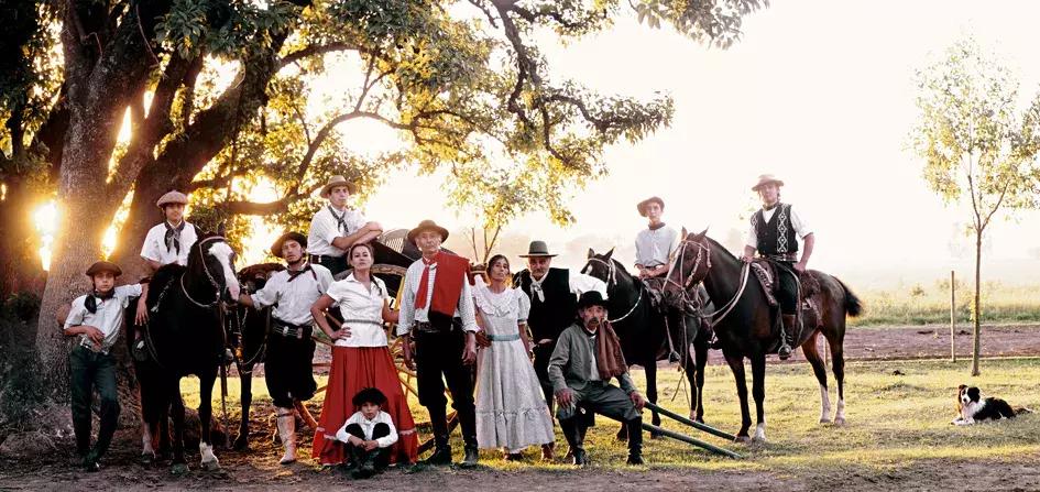 马背上的孤胆英雄:无马不欢的高乔人