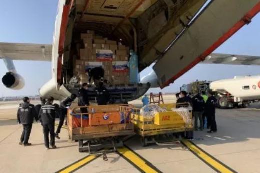 他们把20吨的物资一扔就走了，有些人不需要宣传，但我们记得他