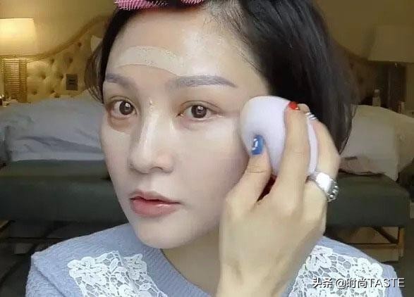 为什么涂粉底液脸变黄了,早上抹的粉底中午就氧化了怎么办