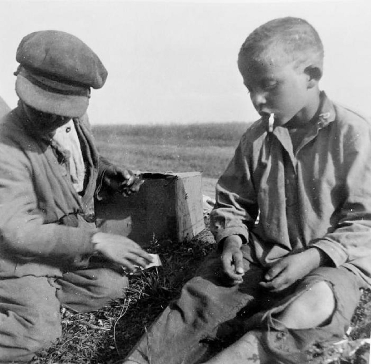 二战美军香烟硬通货,抗日战场我国将领抽骆驼牌香烟