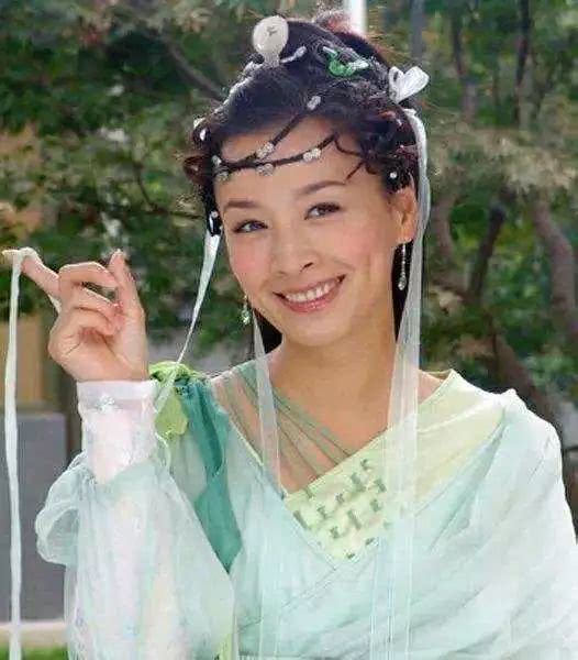 张庭夫妇捐款2000万抗疫！曾因纳税21亿上热搜，微商真这么赚钱？