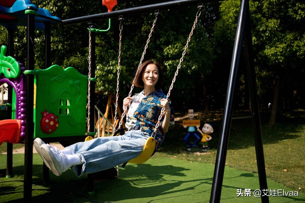 王珞丹蓝色长筒靴,王珞丹过膝靴穿搭