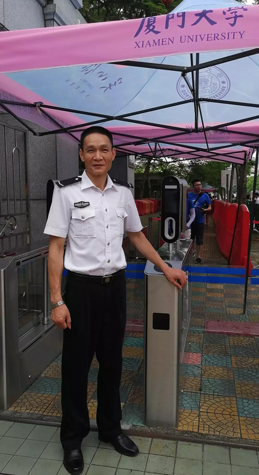 厦大51岁保安5年通过40多门考试,厦大的保安考上厦大