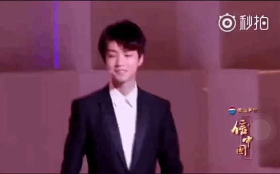 王俊凯蝴蝶结西装,王俊凯西装穿搭风格