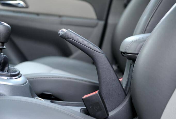 花2万7买台2012年的科鲁兹值不值,16年3万公里手动科鲁兹好出手不