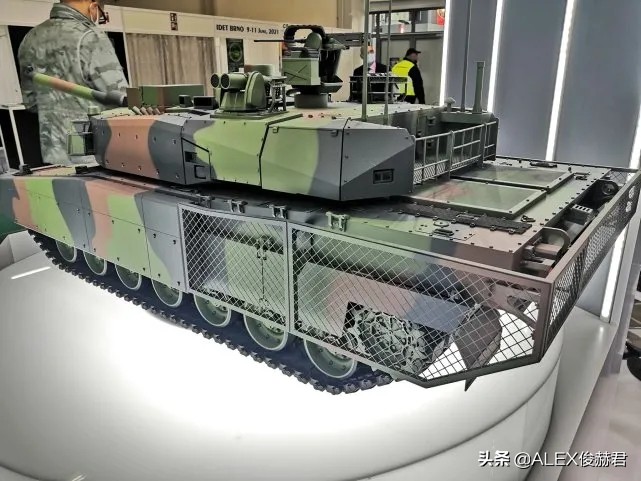 波兰向乌克兰提供首批坦克,波兰军备订单